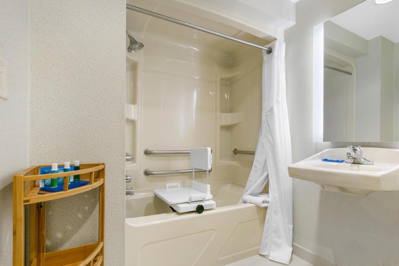 Express By Ihg Hotel 2*